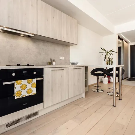 With View And Free Parking *